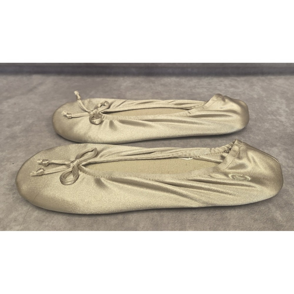 Isotoner Womens Size 9.5 Slipper Tan